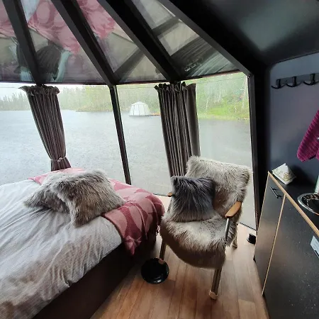 Aurorahut, Overwater Hut Ботель *