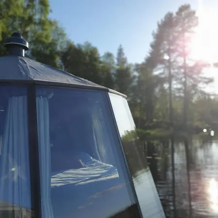 Aurorahut, Overwater Hut Bådhotel Kuusamo