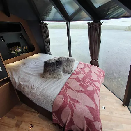 Aurorahut, Overwater Hut *