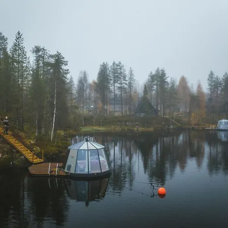 بوتيل Aurorahut, Overwater Hut *
