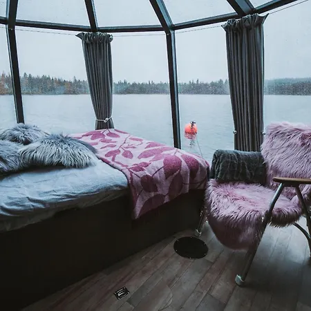 Aurorahut, Overwater Hut بوتيل *