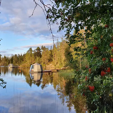 بوتيل Aurorahut, Overwater Hut *