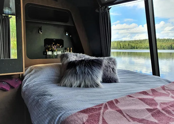 Båthotell Aurorahut, Overwater Hut *